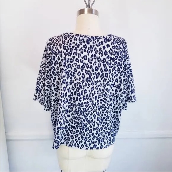 Navy gray leopard print cropped short sleeve t shirt - Picture 3 of 8